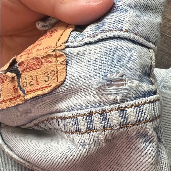 Vintage Levi’s Men’s Size 32/Women’s Size 6 Relaxed Fit 550 Cutoff Wedgie Shorts - Picture 8 of 9